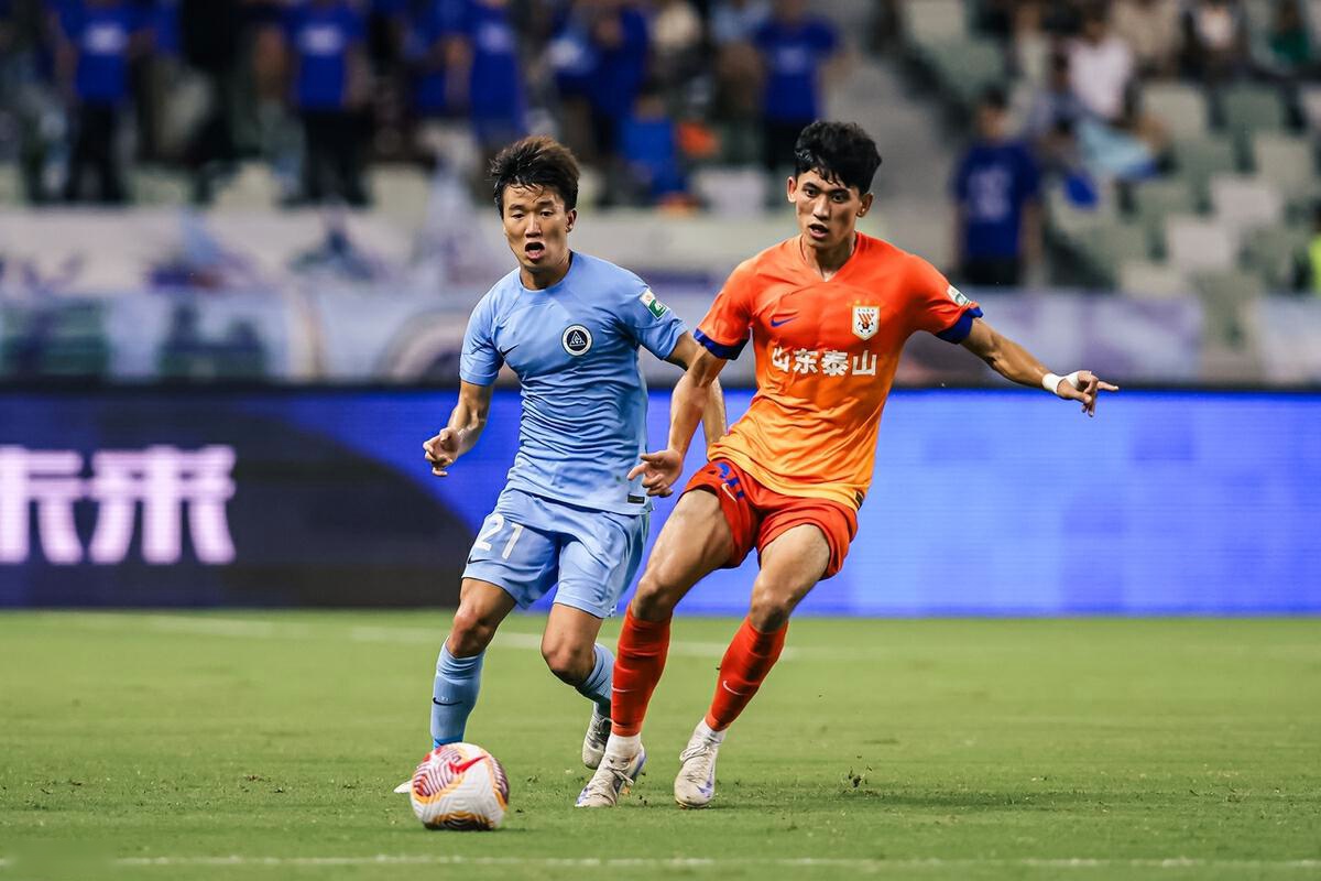 包含热议国足1-0中国香港:大部分时间索然无味加快选帅效率的词条