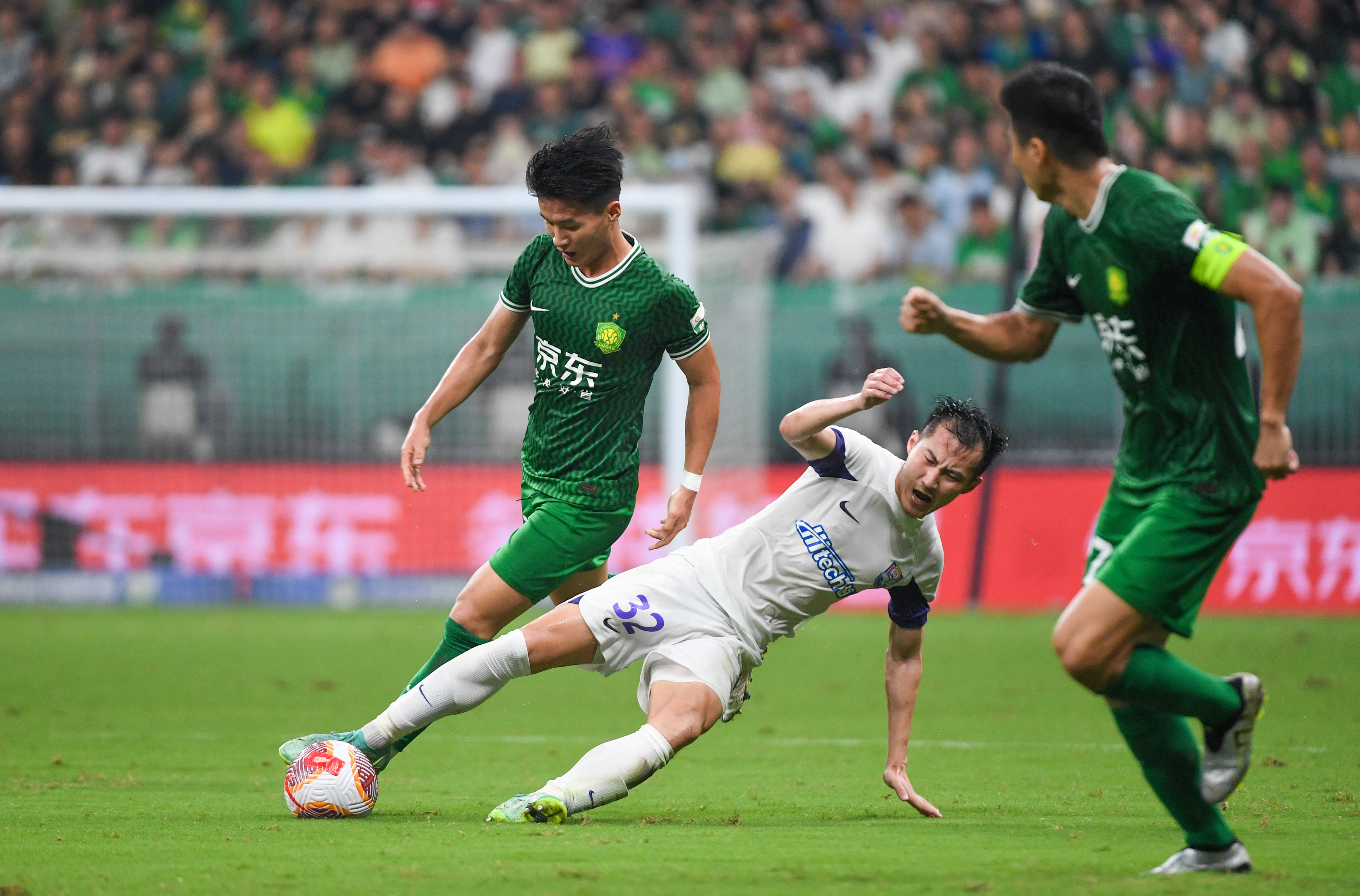 包含中超-阿代米破门韦世豪点射+红牌津门虎2-1双杀成都的词条
