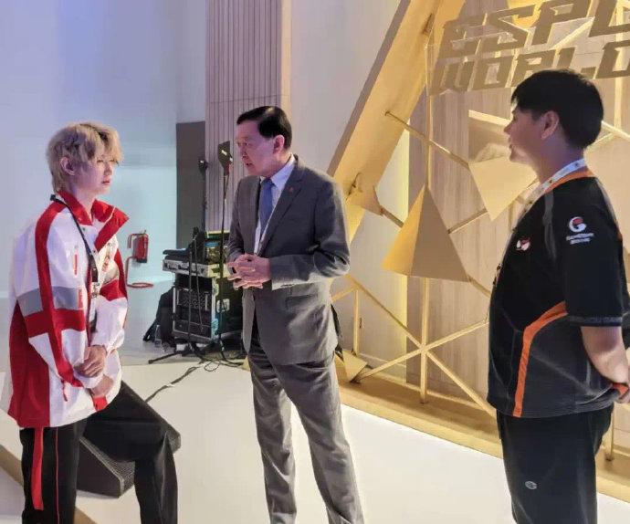 开云体育电脑版-AG发文：很荣幸一诺选手在EWC夺冠后代表战队接受了央视采访的简单介绍