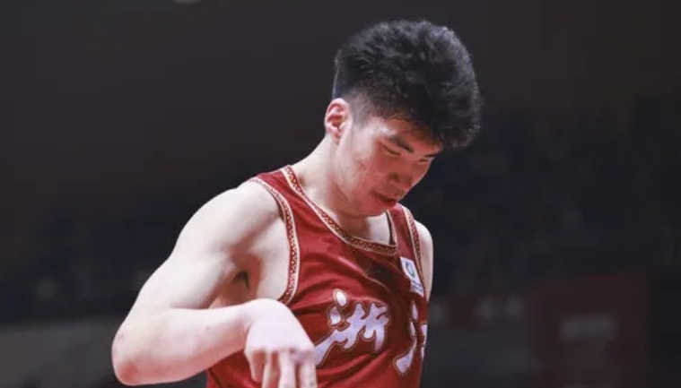 开云体育app-媒体人：余嘉豪在西乙赚的那点钱，连在浙江队的零头都不如(偶像练习生嘉宾阵容)