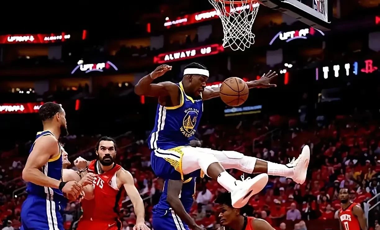 NBA季后赛激烈开战，球员拼尽全力(nba季后赛进展)