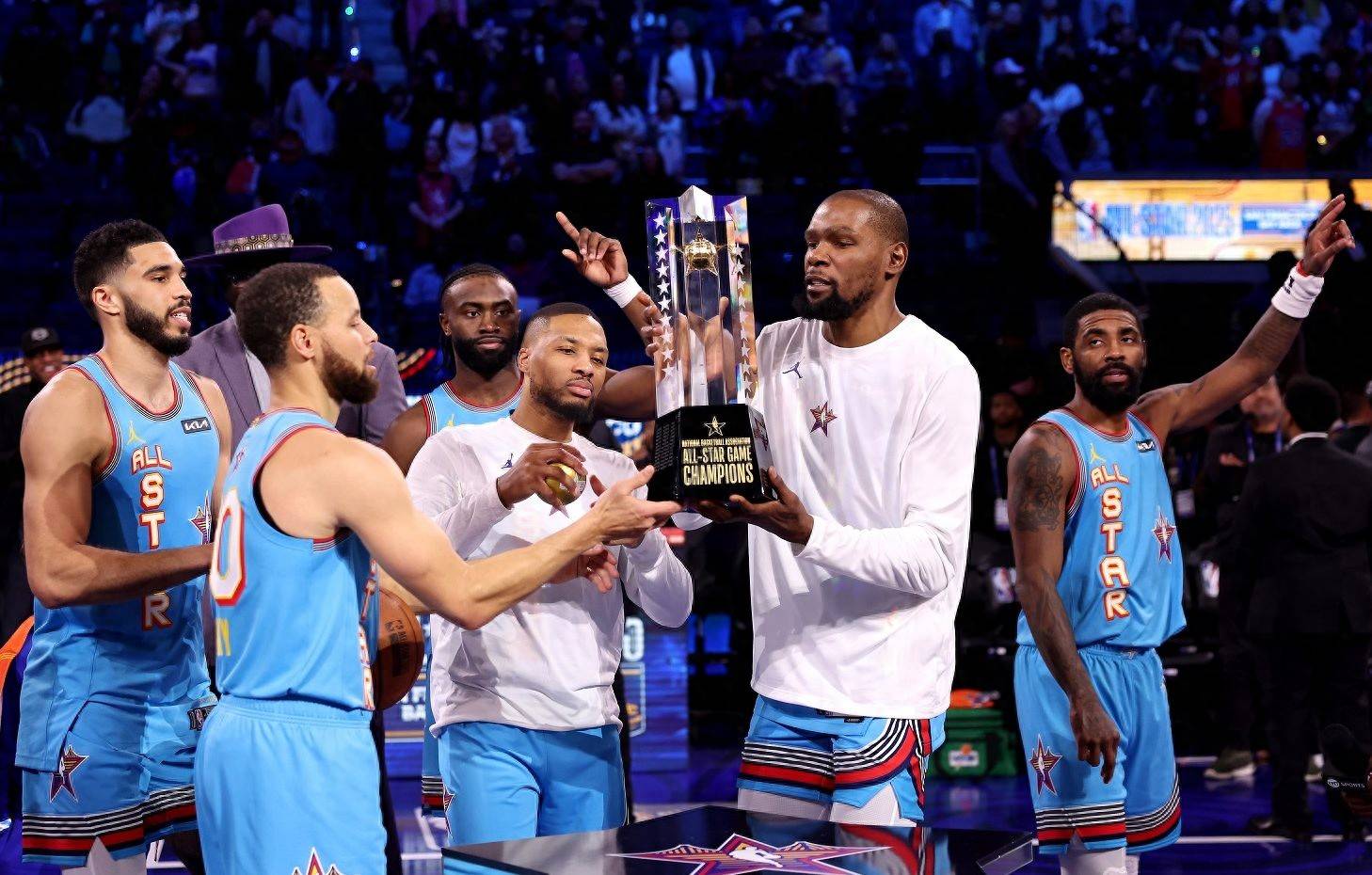 开云体育网页版-NBA全明星顶尖球员在美国交战(nba全明星顶尖球员在美国交战过吗)
